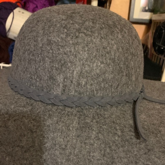 Gray Women's Wide Felt Brim Hat - Picture 3 of 7